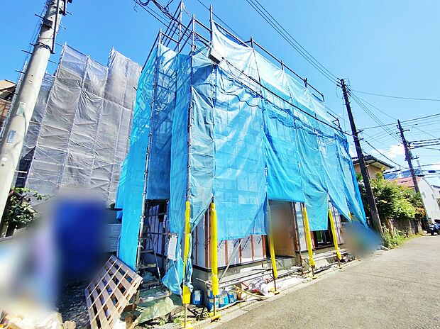 【現地外観写真】
ひとたび扉を開けばそこに待っているのは上質な空間とマイホームでの新生活をイメージさせる優雅なひととき。「この家なら…」ではなく「ここに住みたい♪」と思う感動をお届けいたします。
