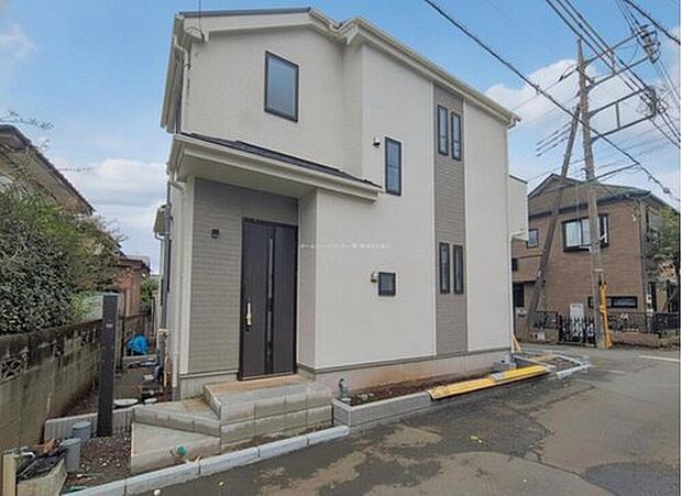 【現地外観写真】A号棟
JR中央線「国立」駅バス11分「高木町」停歩5分♪低層住居専用地域の落ち着いた立地で、子育てにも最適です。現地をご覧いただきながら、住まいの夢をお聞かせください。