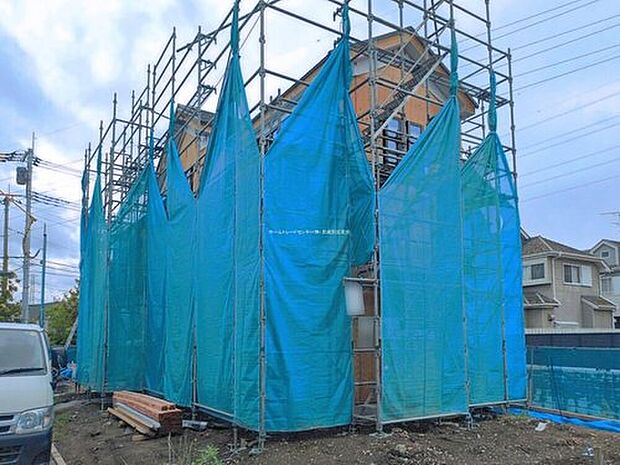 【【現地外観写真】B号棟】ひとたび扉を開けばそこに待っているのは上質な空間とマイホームでの新生活をイメージさせる優雅なひととき。「この家なら…」ではなく「ここに住みたい♪」と思う感動をお届けいたします。