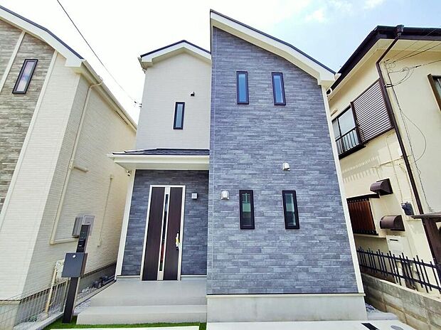 【現地外観写真】A号棟
住宅性能評価で耐震等級3(最高等級)を取得!お客様を守る大切な住宅だからこそ、第三者の検査を受けて安心して住んでいただける住宅をご案内させて頂きます。