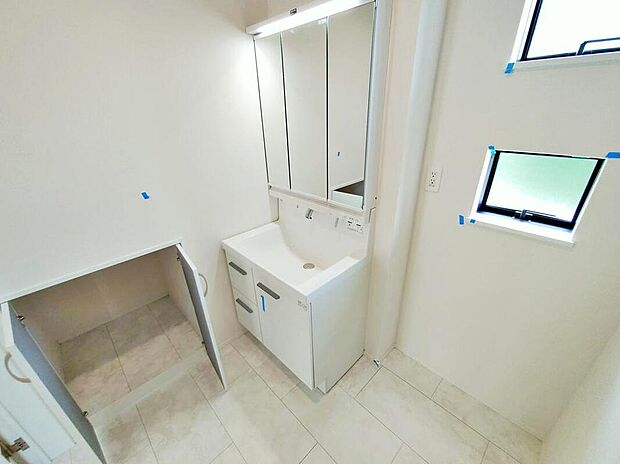 【~Washroom~A号棟】明るく清潔感溢れるサニタリースペース。毎日使う場所だからこそ、快適な空間となっております。