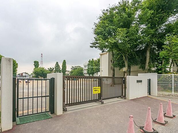 府中市立本宿小学校(約650m)