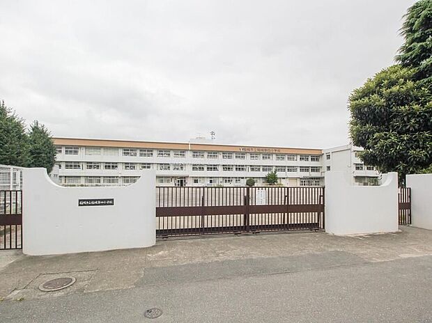 稲城市立稲城第四小学校（約600m）