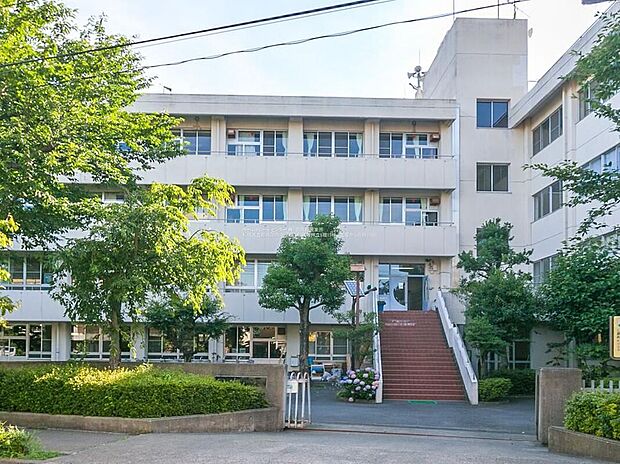 稲城市立稲城第四中学校（約700m）