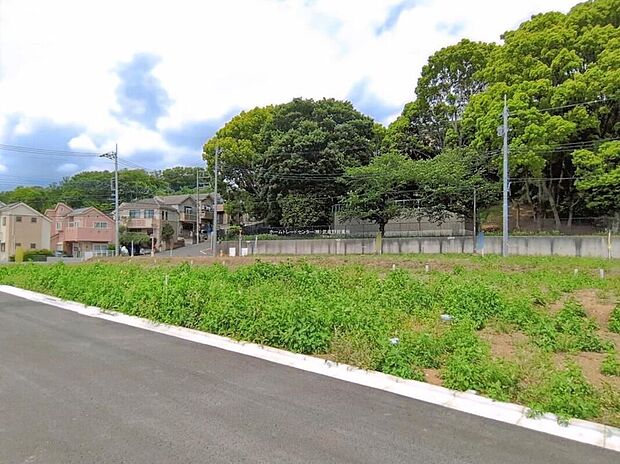【現地外観写真】【現地外観写真】D号棟
ひとたび扉を開けばそこに待っているのは上質な空間とマイホームでの新生活をイメージさせる優雅なひととき。「この家なら…」ではなく「ここに住みたい♪」と思う感動をお届けいたします。
