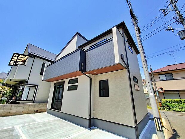 【【現地外観写真】】ひとたび扉を開けばそこに待っているのは上質な空間とマイホームでの新生活をイメージさせる優雅なひととき。「この家なら…」ではなく「ここに住みたい♪」と思う感動をお届けいたします。