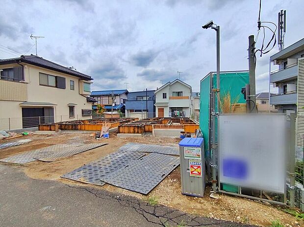 【現地外観写真】A・B号棟安心を一番に考えて設計と建設の両住宅性能評価書を取得。耐震に優れた工法を採用、一生住む家だから構造にも環境にもこだわりを。この街で・この家で暮らしたいと思わせる理由を是非現地でご確認ください