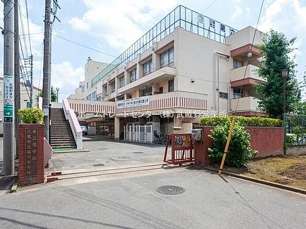 三鷹市立第六中学校(約650m)