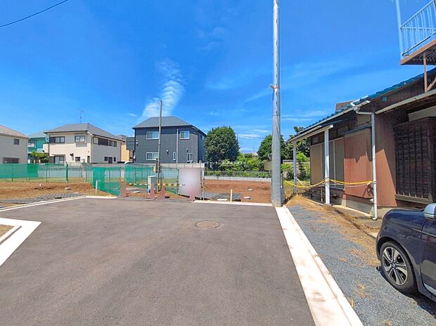 【【前面道路含む現地写真】】小金井第四小学校まで徒歩7分!低学年のお子様もこの距離なら無理なく通えそうですね♪ご見学の際には、通学路を歩いてみるのもおすすめです♪