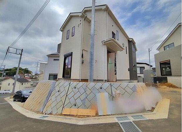 【【現地外観写真】B号棟】住宅性能評価で耐震等級3(最高等級)を取得!お客様を守る大切な住宅だからこそ、第三者の検査を受けて安心して住んでいただける住宅をご案内させて頂きます。