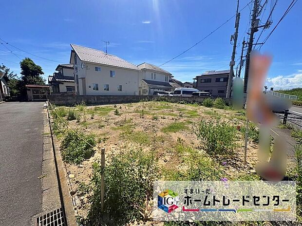 【【前面道路含む現地写真】】ひとたび扉を開けばそこに待っているのは上質な空間とマイホームでの新生活をイメージさせる優雅なひととき。「この家なら…」ではなく「ここに住みたい♪」と思う感動をお届けいたします