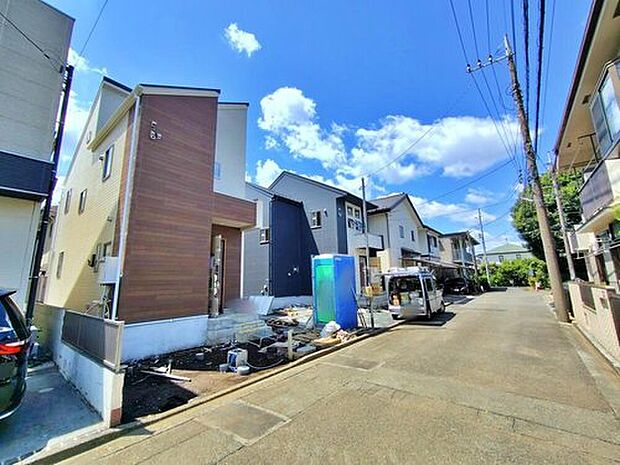 【【前面道路含む現地写真】】小平第二小学校まで徒歩5分♪お子様を安心して見守れる環境です。商業施設も徒歩圏内に充実し、暮らしに便利な住環境です。