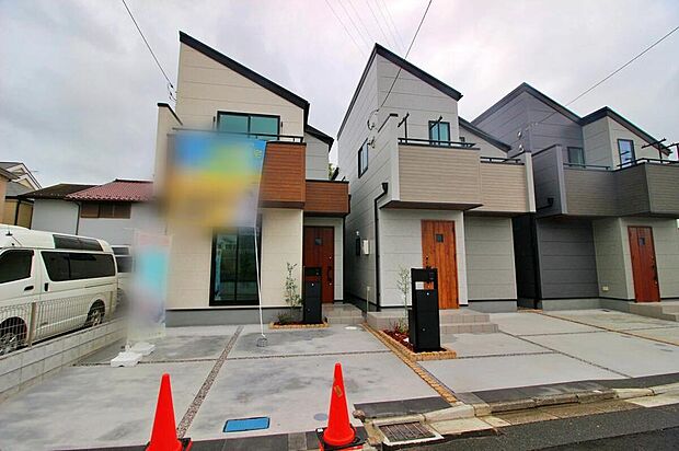 【現地外観写真(左から3号棟・2号棟)】京王線「府中」駅徒歩13分♪今から見たい!大歓迎です。お気軽にホームトレードセンターまでお問い合わせください!