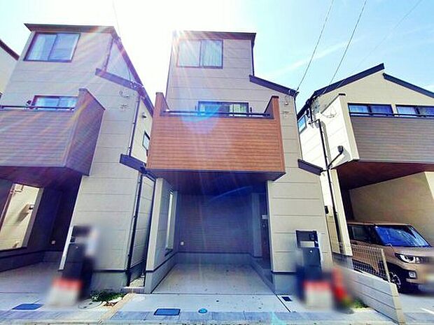 【【現地外観写真】3号棟】ひとたび扉を開けばそこに待っているのは上質な空間とマイホームでの新生活をイメージさせる優雅なひととき。「この家なら…」ではなく「ここに住みたい♪」と思う感動をお届けいたします。