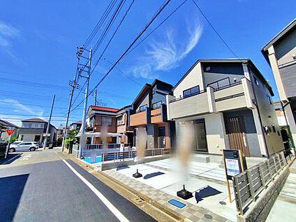 【前面道路含む現地写真】