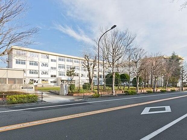 多摩市立東愛宕中学校(約550m)