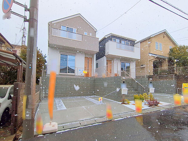 嬉しい設備仕様♪
水廻り集中設計、食洗機、浴室乾燥機、全洋室、リビングイン階段、スタディーカウンター、WIC、LDK収納、駐車2台可能等♪