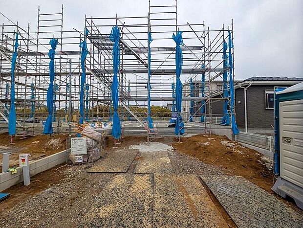 嬉しい仕様設備♪
水廻り集中設計、全洋室、WIC、SIC、リビング収納、南面ワイドバルコニー、南庭、駐車最大3台可能等！