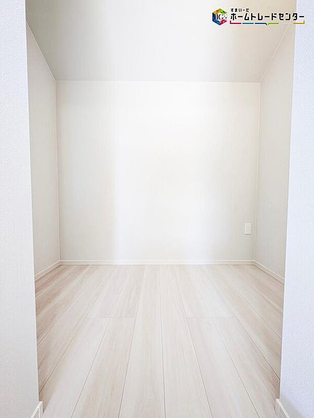 【フリーコーナー】
生活スタイルに合わせて自由に使えるスペースです。増えがちな季節の衣類や本、趣味の道具などもすっきりと片付きます。まずは実際に現地でお確かめ下さい!