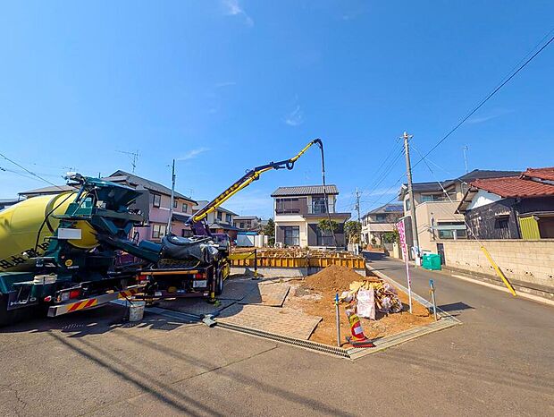 嬉しい仕様がたくさん！
浴室乾燥機、全洋室、水廻り集中設計、納戸、WIC、LDK可動棚、ホール物入、階段下収納、ワイドバルコニー、駐車2台可能等！