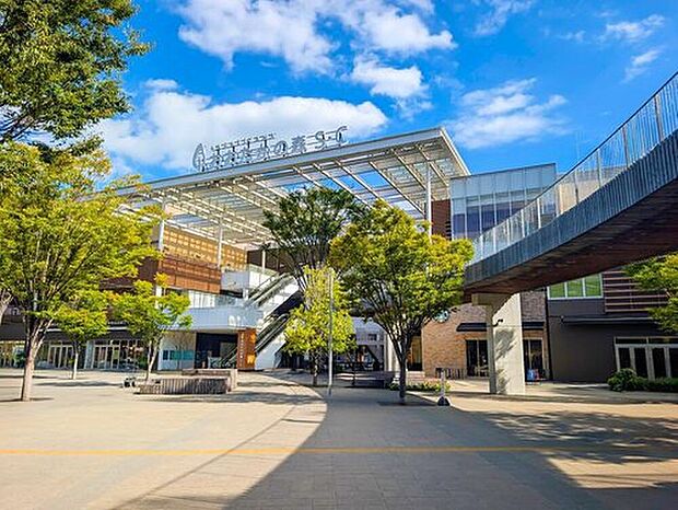 流山おおたかの森S・Cまで約3.4km、車で約11分♪
ショッピングやグルメ、映画鑑賞(TOHOシネマズ)などが一気に楽しめる大型商業施設！週末の家族時間はここで決まり♪