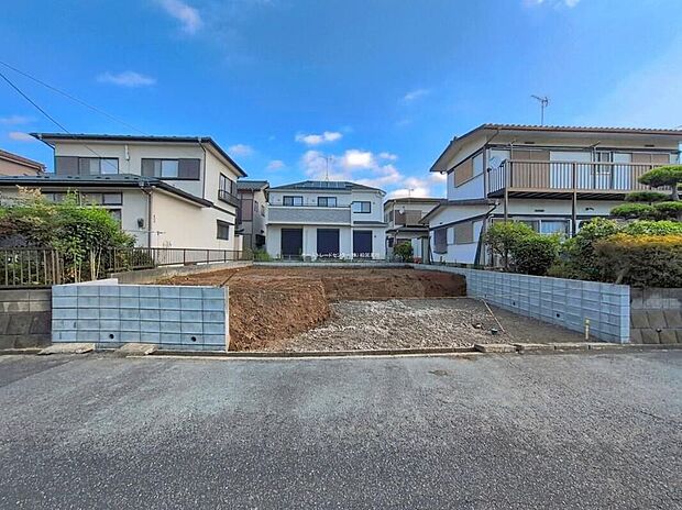 嬉しい仕様・設備がたくさん！全居室南向き、浴室乾燥機、和洋室、WIC、SC、リビング収納、南面バルコニー、南庭、駐車2台可能等！