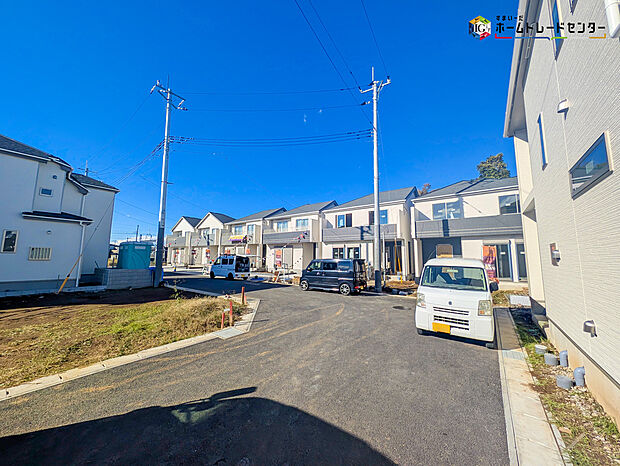 【前面道路含む現地写真】嬉しい仕様設備♪
水廻り集中設計、全洋室、ファミリークローゼット、WIC、SIC、パントリー、ワイドバルコニー、駐車2台可能等!