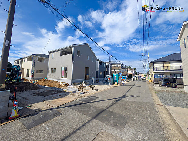 【前面道路含む現地写真】2025年9月完成！
平日・お仕事帰りなど、いつでもご案内致します！
お気軽にお問い合わせ下さい♪