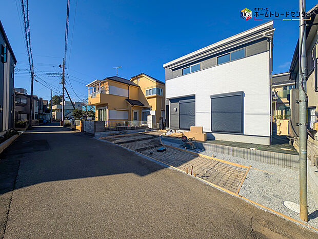 【前面道路含む現地写真】2025年11月完成！
平日・お仕事帰りなど、いつでもご案内致します！
お気軽にお問い合わせ下さい♪