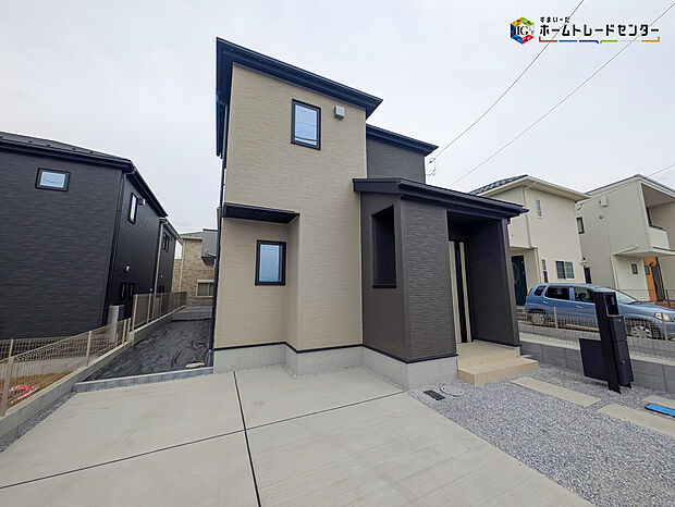 【現地外観写真】嬉しい仕様がたくさん！
浴室乾燥機、ファミリークローク、WIC、パントリー、ランドリースペース、インナーバルコニー、南庭、駐車2台可能等♪