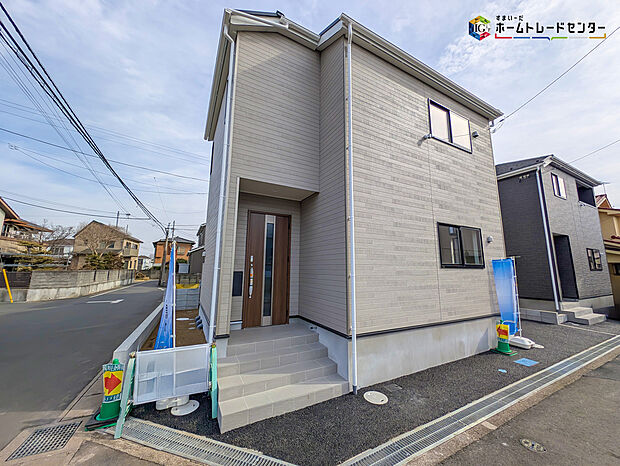 【 現地外観写真】嬉しい仕様がたくさん！
水廻り集中設計、浴室乾燥機、和室、テレワークルーム、LDK収納、インナーバルコニー、防犯カメラ、駐車2台可能等！