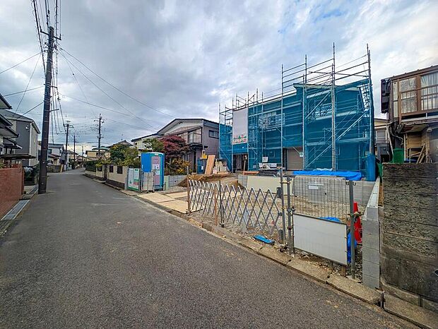 【前面道路含む現地写真】2025年12月完成予定！
平日・お仕事帰りなど、いつでもご案内致します！
お気軽にお問い合わせ下さい♪