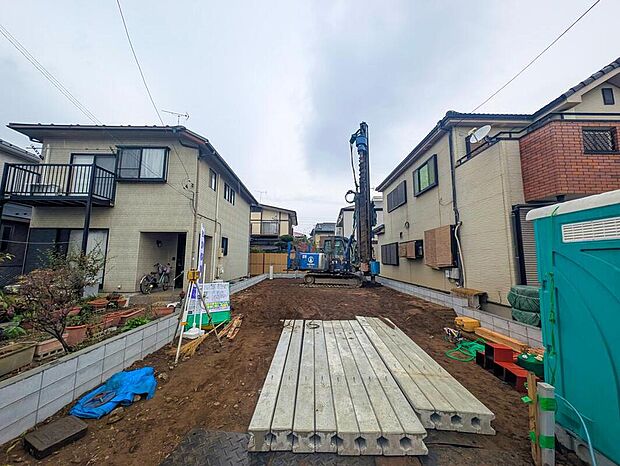 【現地外観写真】嬉しい仕様がたくさん！
浴室乾燥機、水廻り集中設計、和室、納戸、ホール収納、インナーバルコニー、防犯カメラ、駐車2台可能等！