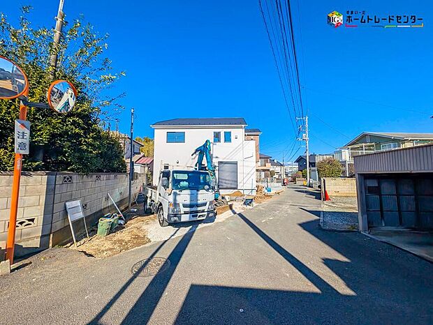 【前面道路含む現地写真】2026年1月完成！
平日・お仕事帰りなど、いつでもご案内致します！
お気軽にお問い合わせ下さい♪