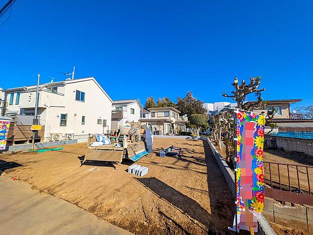 【前面道路含む現地写真】2026年5月完成予定！
平日・お仕事帰りなど、いつでもご案内致します！
お気軽にお問い合わせ下さい♪