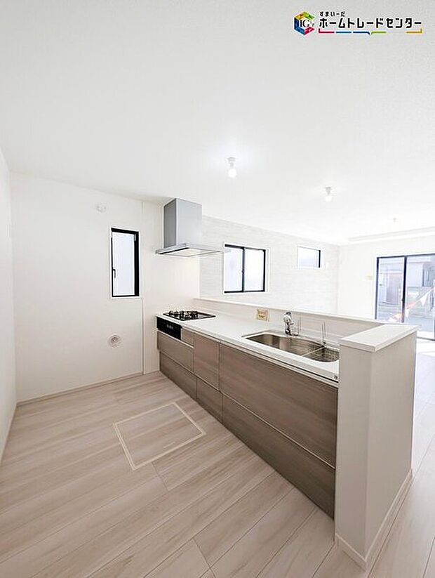 【キッチン】水廻り集中設計で家事もスムーズ♪
ママも助かる食洗器付き!カフェ風のキッチンでご家族で楽しくお料理をお楽しみいただけます!