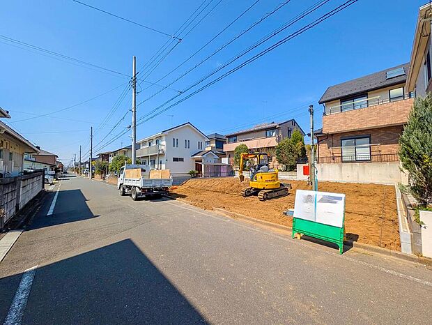 【前面道路含む現地写真】2026年7月完成予定！
平日・お仕事帰りなど、いつでもご案内致します！
お気軽にお問い合わせ下さい。