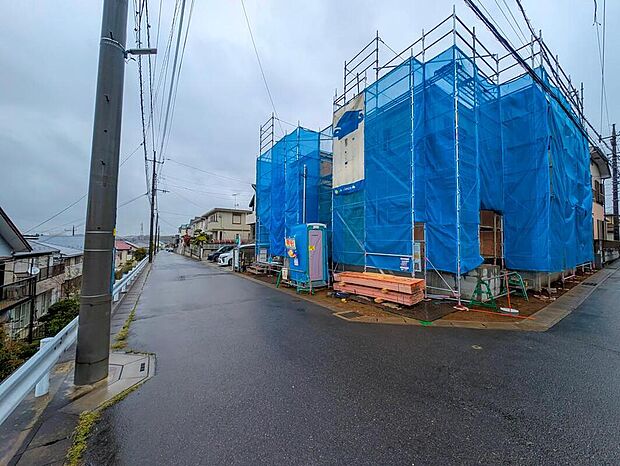 【前面道路含む現地写真】2026年6月完成予定!
平日・お仕事帰りなど、いつでもご案内致します!
お気軽にお問い合わせ下さい♪