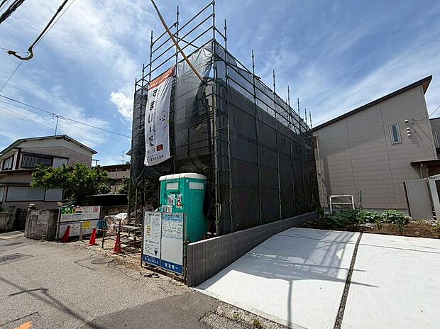 【現地外観写真】嬉しい仕様がたくさん！
浴室乾燥機、全洋室、LDK21帖、WIC、ロフト、吹抜け、人感センサー付きライト、カースペース1台分等♪