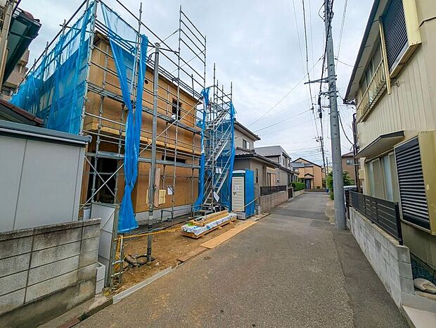【前面道路含む現地写真】2026年7月完成予定！平日・お仕事帰りなど、いつでもご案内致します！お気軽にお問い合わせ下さい♪