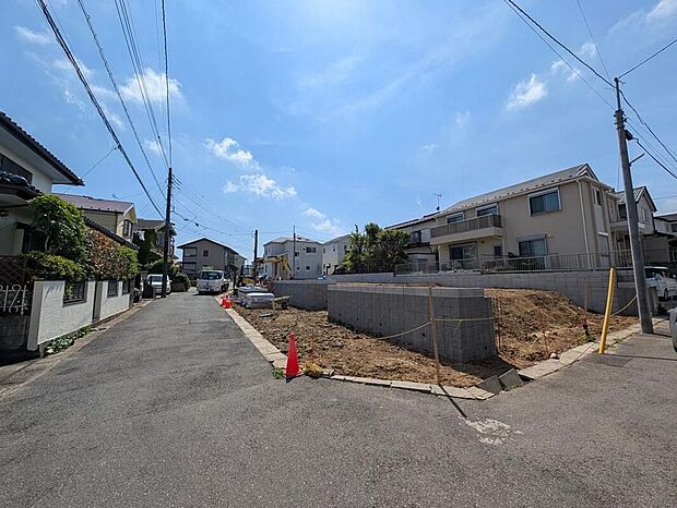 【前面道路含む現地写真】2026年7月完成予定！平日・お仕事帰りなど、いつでもご案内致します！お気軽にお問い合わせ下さい♪