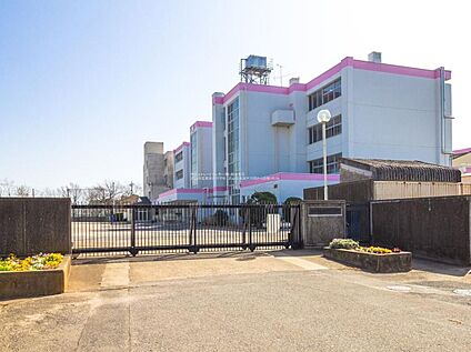 流山市立東深井中学校 1400ｍ(徒歩18分)