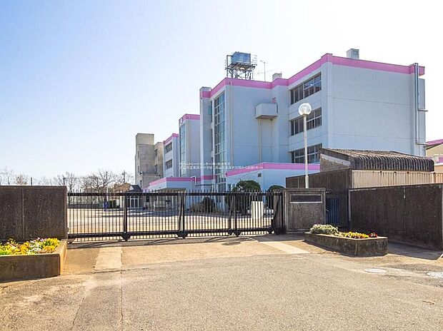 流山市立東深井中学校(約1,400m)