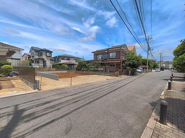 【前面道路含む現地写真】2026年9月完成予定！平日・お仕事帰りなど、いつでもご案内致します！お気軽にお問い合わせ下さい。