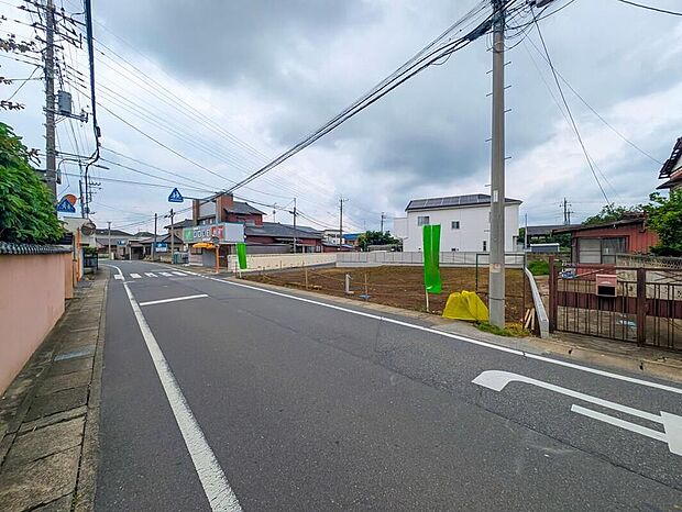 【前面道路含む現地写真】2026年10月完成予定!
平日・お仕事帰りなど、いつでもご案内致します!
お気軽にお問い合わせ下さい♪