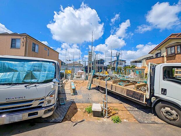 【現地外観写真】嬉しい設備仕様♪
オール電化、食洗機、浴室乾燥機、全洋室、ファミリークローク、WIC、SIC、間仕切対応可、バルコニー2ヶ所、駐車2台可能等♪