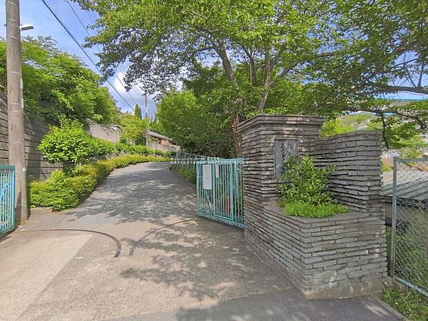 我孫子市立久寺家中学校(約2,600m)