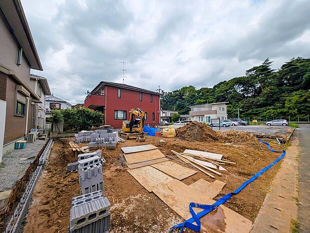【現地写真】嬉しい仕様がたくさん！
全洋室水廻り集中設計、ファミリークローゼット、WIC、リビング・洗面室収納、ホール物入、ワイドバルコニー、庭、駐車2台可能等！