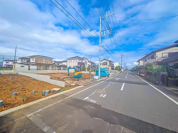 【前面道路含む現地写真】2026年10月完成予定！平日・お仕事帰りなど、いつでもご案内致します！お気軽にお問い合わせ下さい。