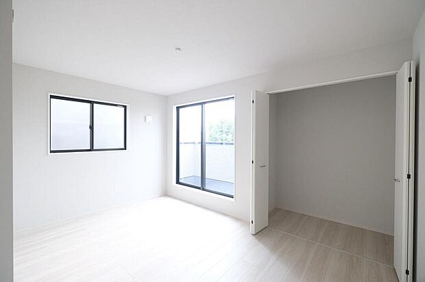 ◆居室のサッシにはペアガラスを採用、高い断熱性による省エネと結露対策に有効です。室内を快適な空間に代えてくれます。現地の通風や採光も実際にご確認下さいませ。